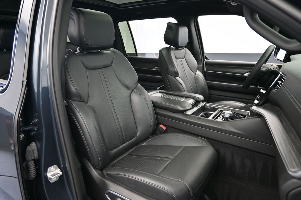 2023 Jeep Wagoneer L Series III 4x4