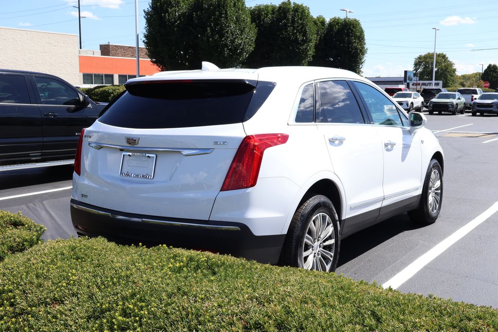 Thumbnail: 2017 Cadillac XT5 - 10