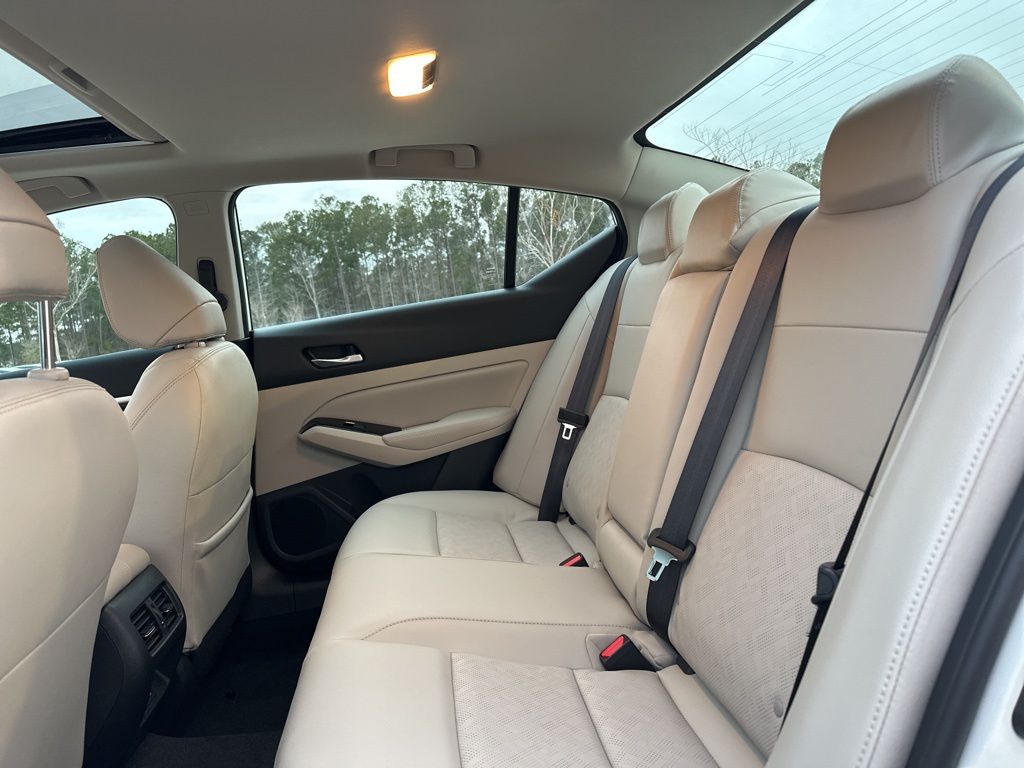 2025 Pearl White Tricoat Nissan Altima 2.5 SL FWD Sedan
