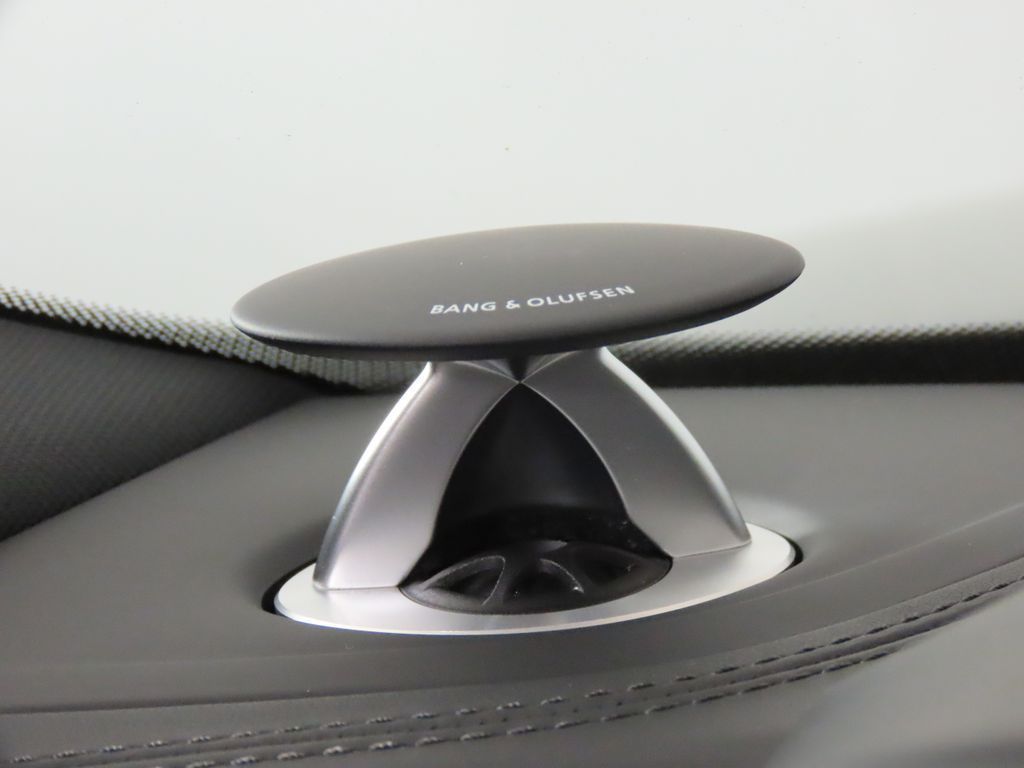 Thumbnail: 2026 Audi RS Q8 - 30