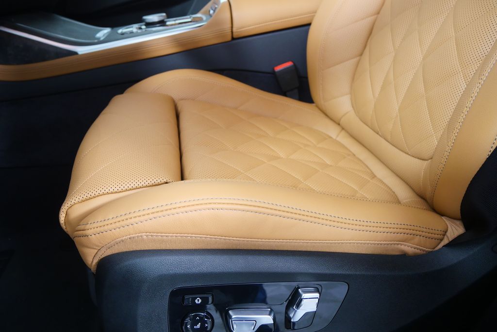 Thumbnail: 2026 BMW X7 - 10