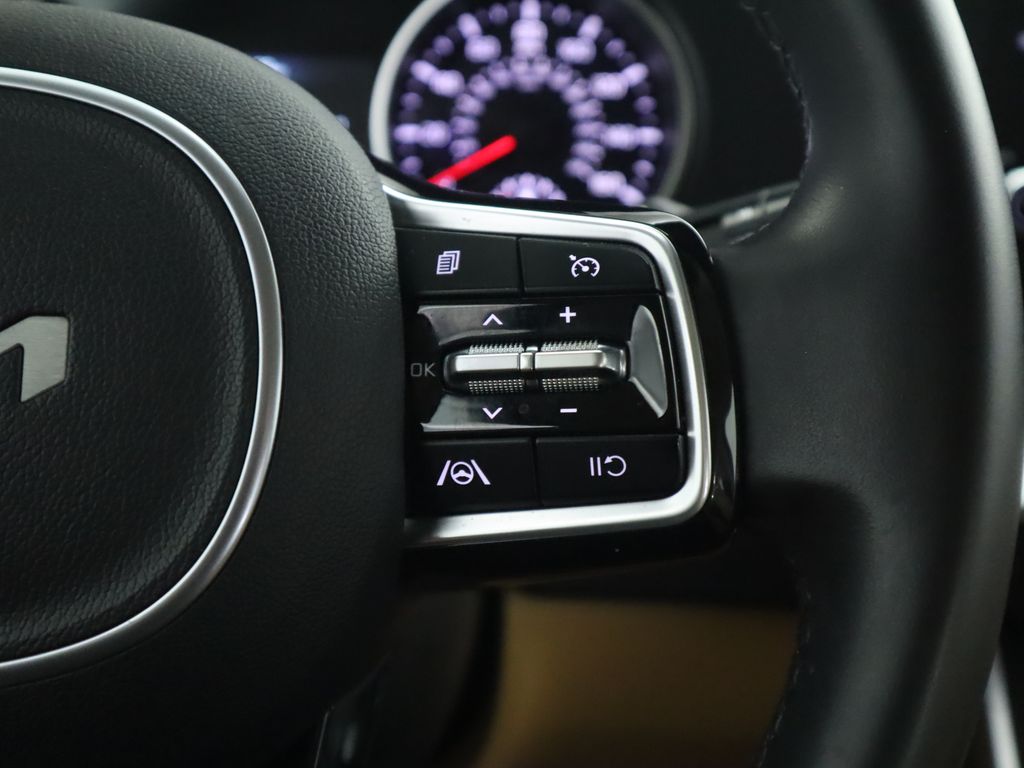 Thumbnail: 2023 Kia Carnival - 12