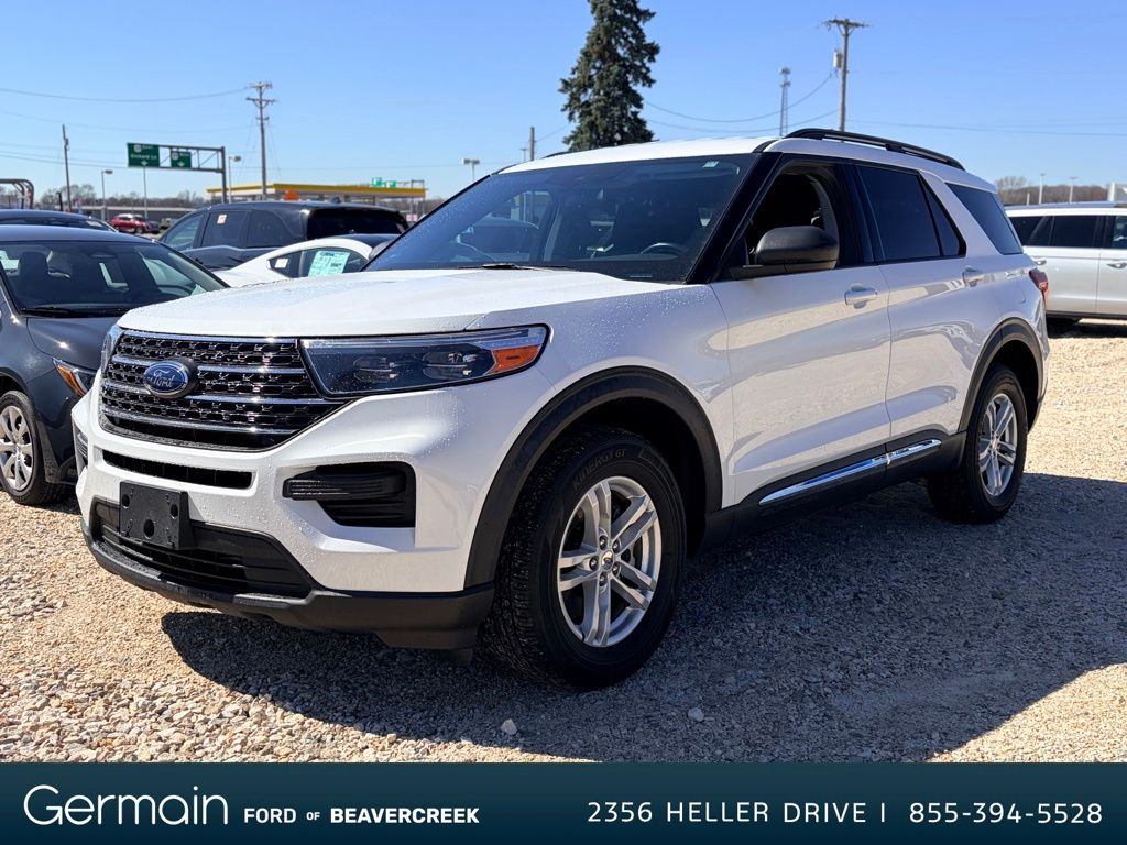 Oxford White 2022 Ford Explorer XLT AWD SUV / Crossover All-Wheel Drive Automatic