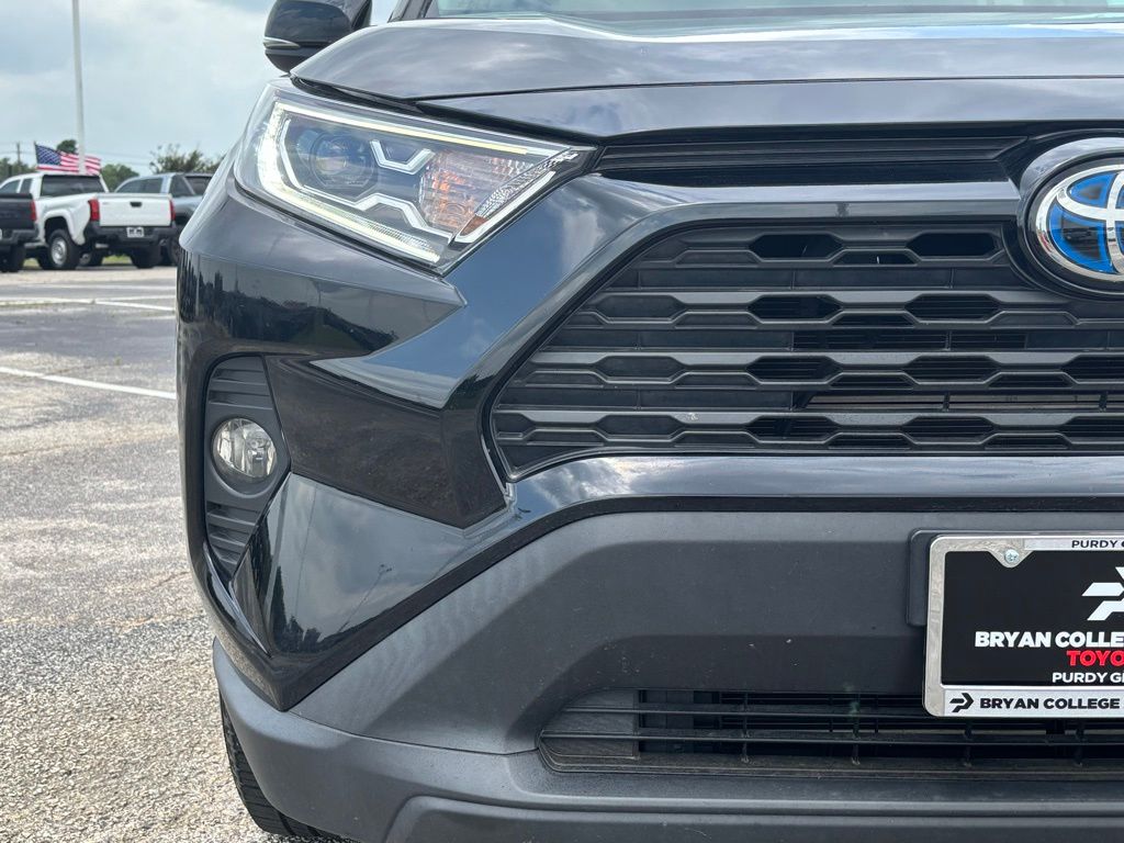 2021 Toyota RAV4 Hybrid XLE photo