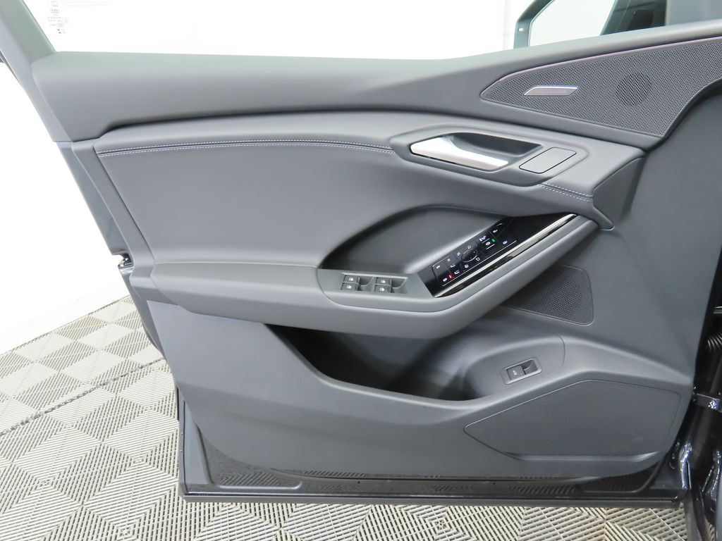 2025 Audi Q6 e-tron Premium 24
