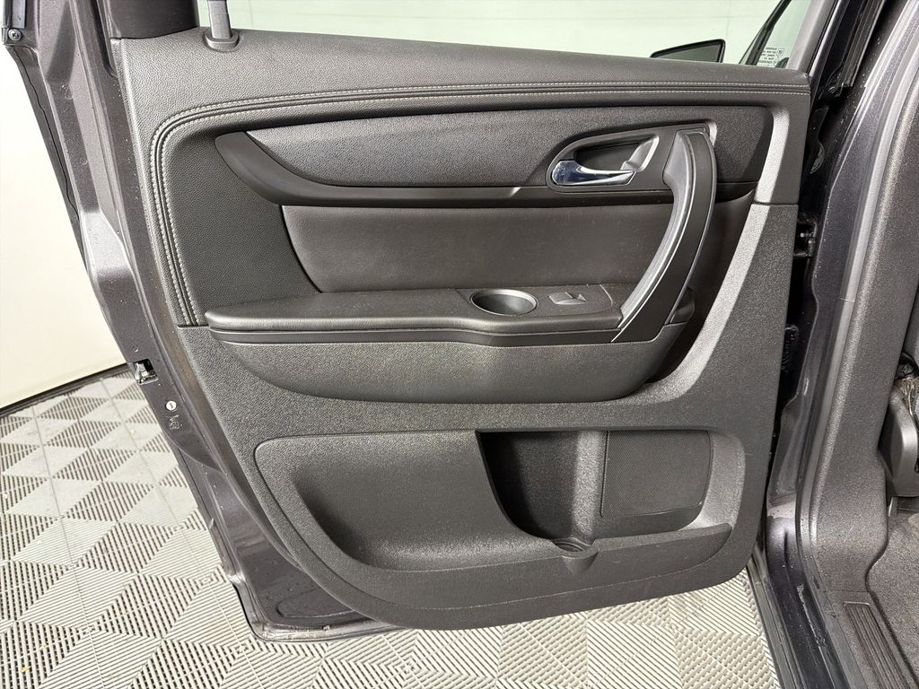 used 2015 Chevrolet Traverse car, priced at $9,995