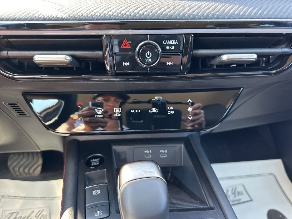 2025 Aspen White Tricoat Nissan Kicks SR FWD SUV