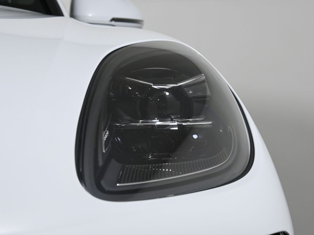 Thumbnail: 2025 Porsche Macan - 11