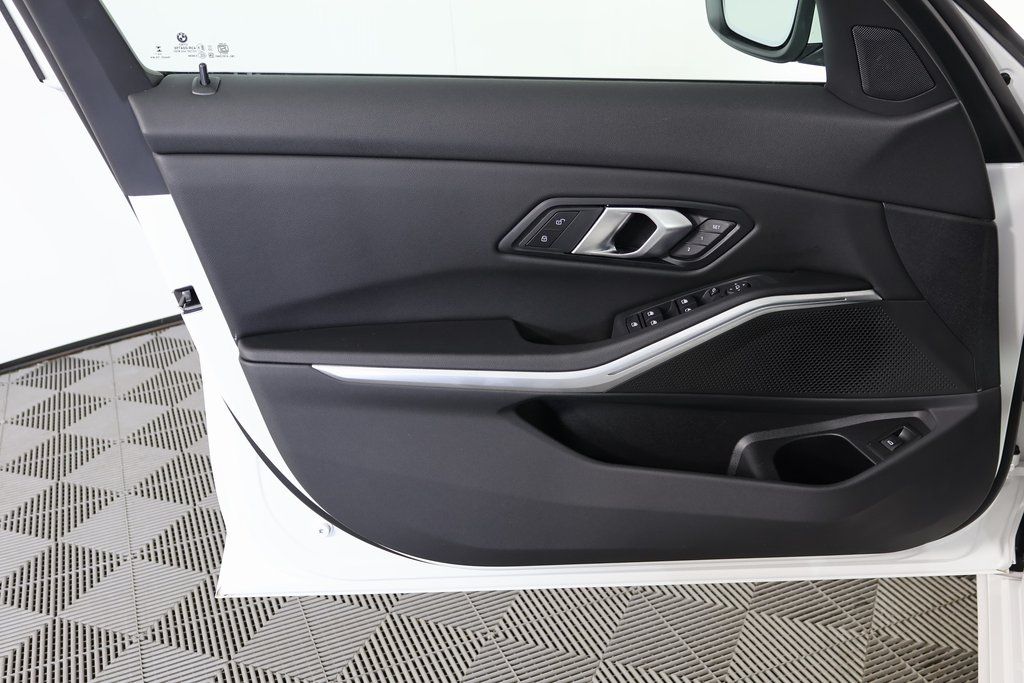 Thumbnail: 2025 BMW 3 Series - 12