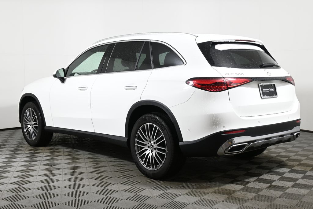 2025 Mercedes-Benz GLC 300 8