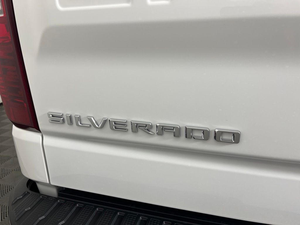Thumbnail: 2026 Chevrolet Silverado 1500 - 18