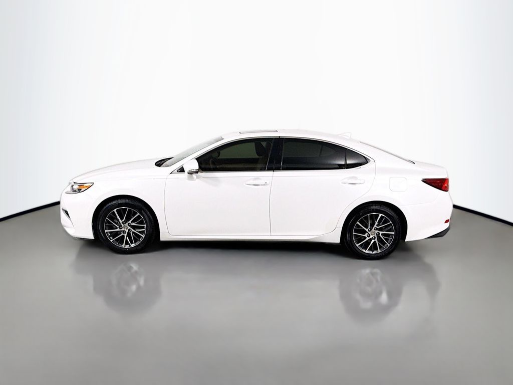 Thumbnail: 2016 Lexus ES - 8