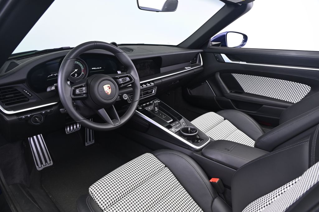 Thumbnail: 2024 Porsche 911 - 24