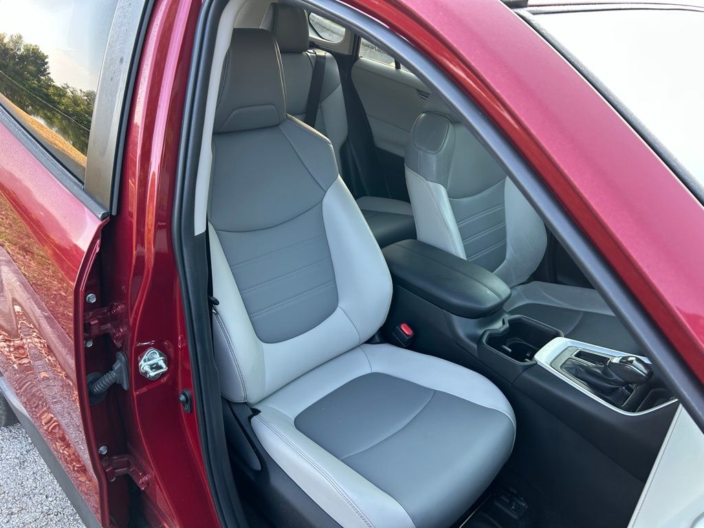 2023 Toyota RAV4 XLE Premium 15