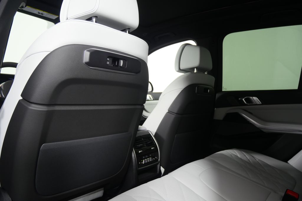 Thumbnail: 2026 BMW X5 - 17