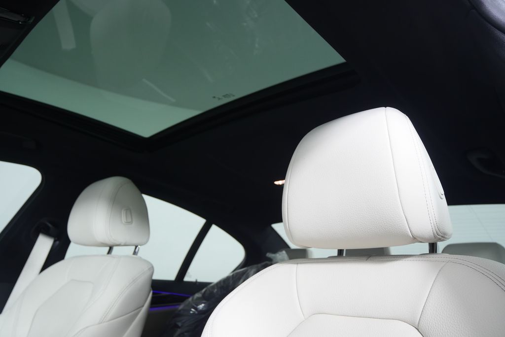 Thumbnail: 2023 BMW 5 Series - 11