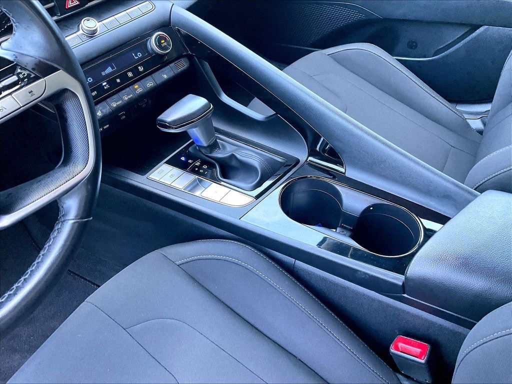 2023 Hyundai Elantra — photo 20