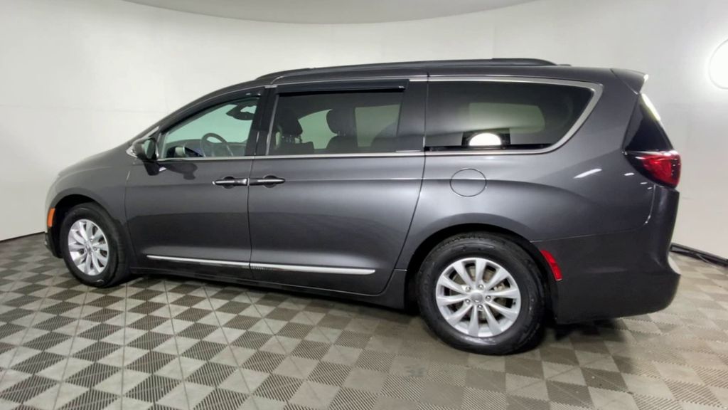 2017 Chrysler Pacifica Touring L 6