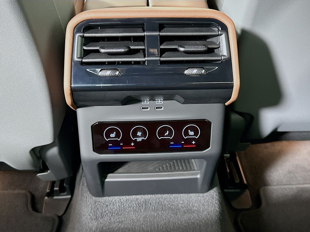 Thumbnail: 2027 BMW 5 Series - 18