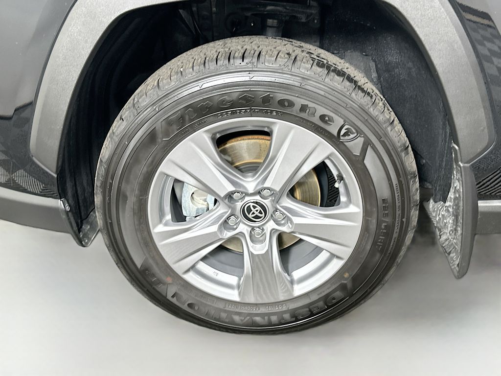 Thumbnail: 2025 Toyota RAV4 - 32