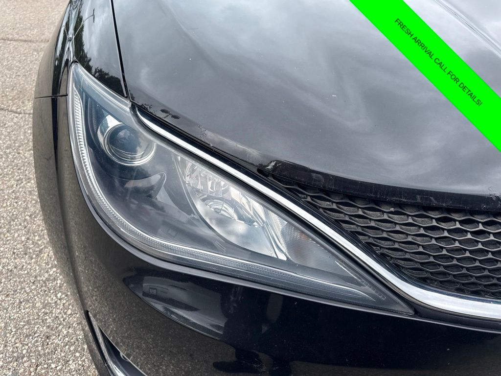 Used 2019 Black Chrysler Touring L image 3