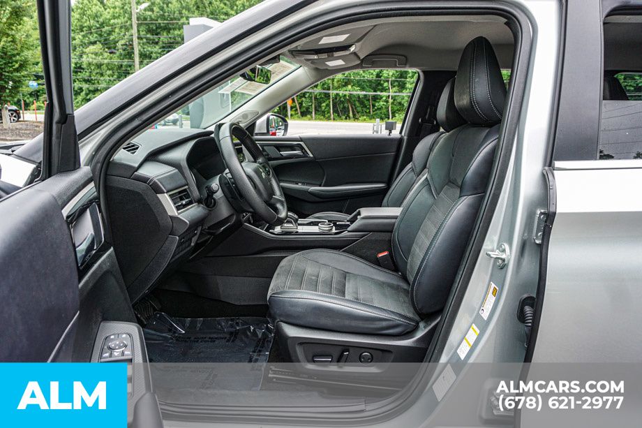 Used 2025 Silver Mitsubishi SE image 19