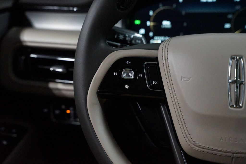 Thumbnail: 2023 Lincoln Aviator - 14