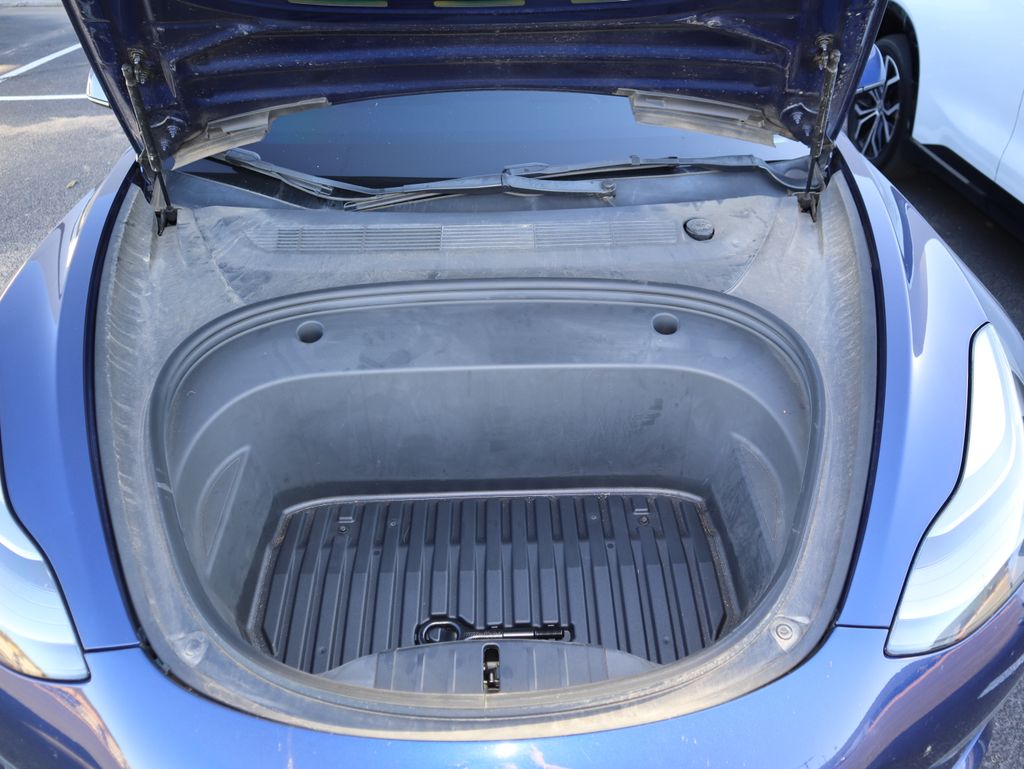 Thumbnail: 2022 Tesla Model 3 - 11