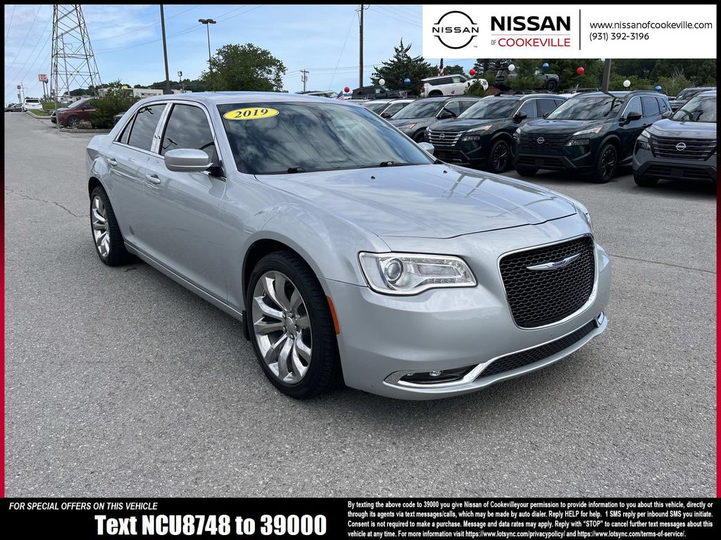 Silver Mist Clearcoat 2019 Chrysler 300 Touring RWD Sedan Rear-Wheel Drive 8-Speed Automatic