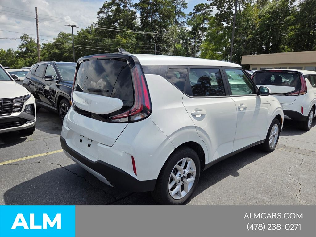 Used 2025 White Kia LX image 12