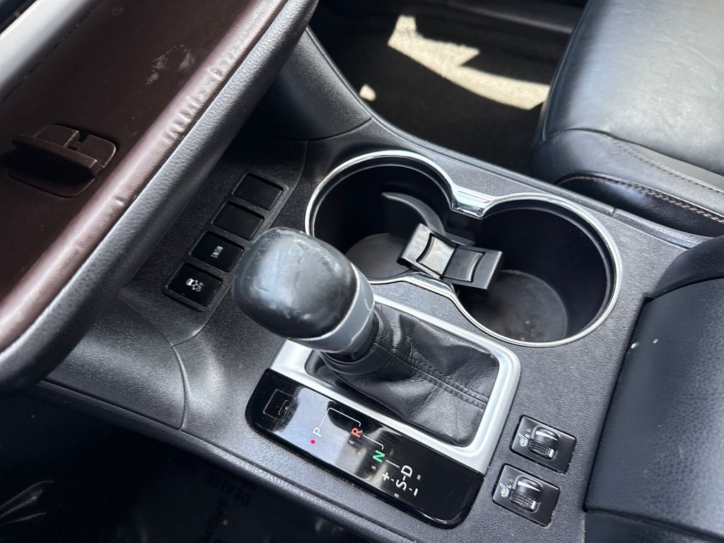 Used 2015 Black Toyota XLE V6 image 22