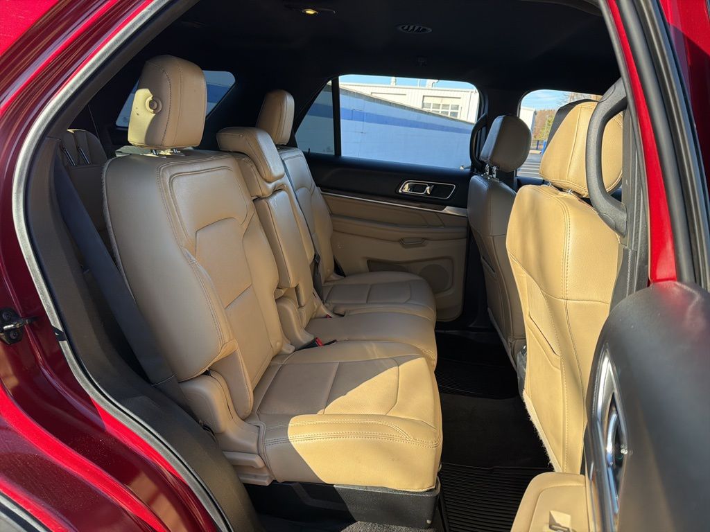 Thumbnail: 2016 Ford Explorer - 24