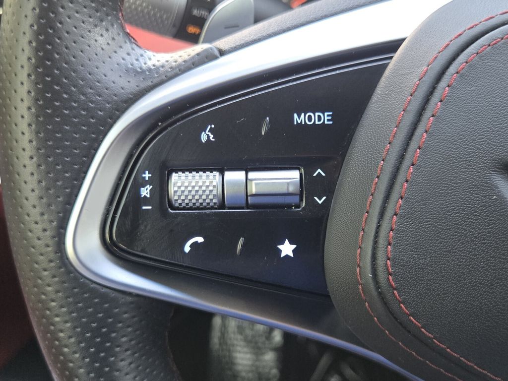 2022 Genesis Gv70 - $35,698
