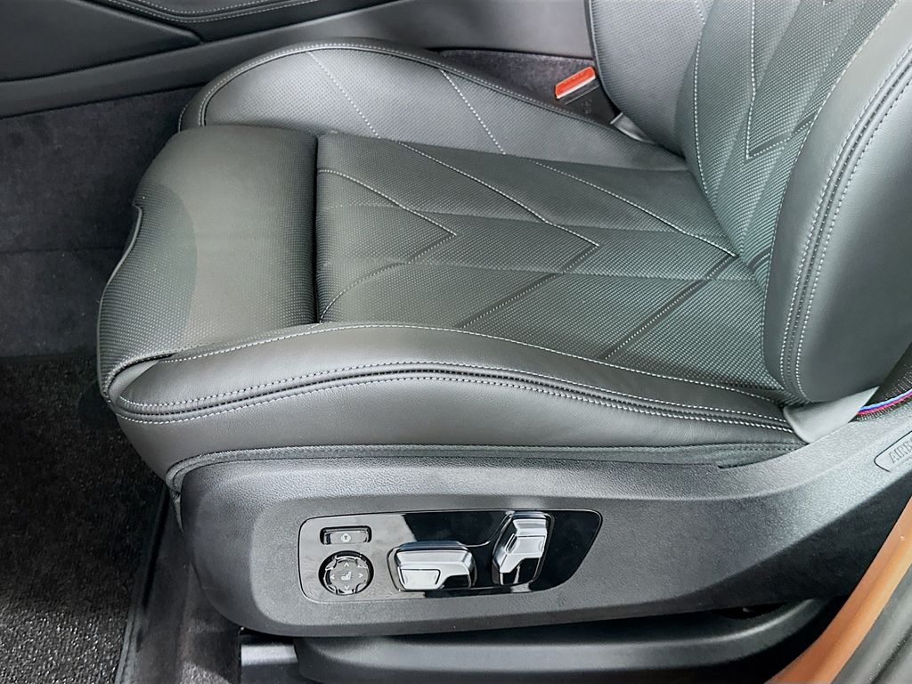 Thumbnail: 2026 BMW XM - 21