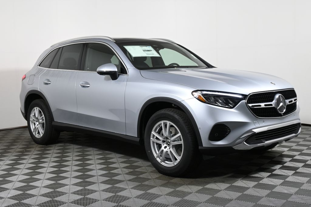 2025 Mercedes-Benz GLC 300 8