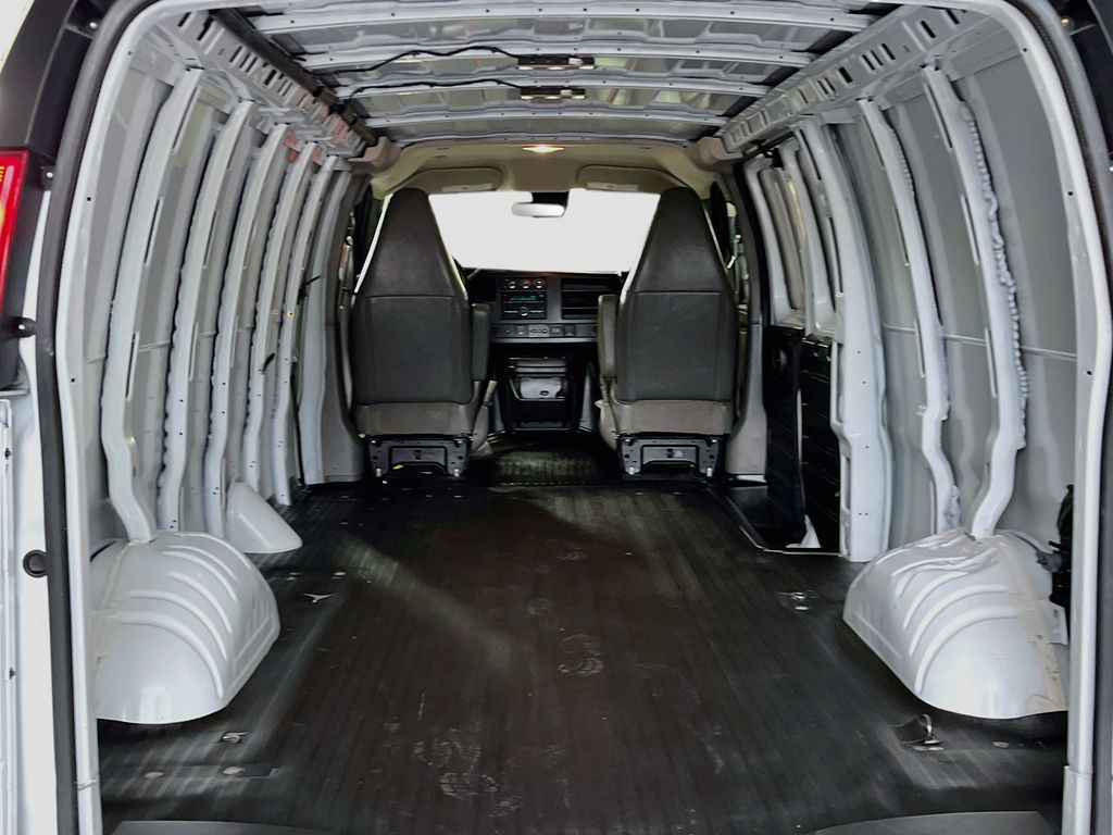 Used 2025 Summit White GMC Work Van image 23