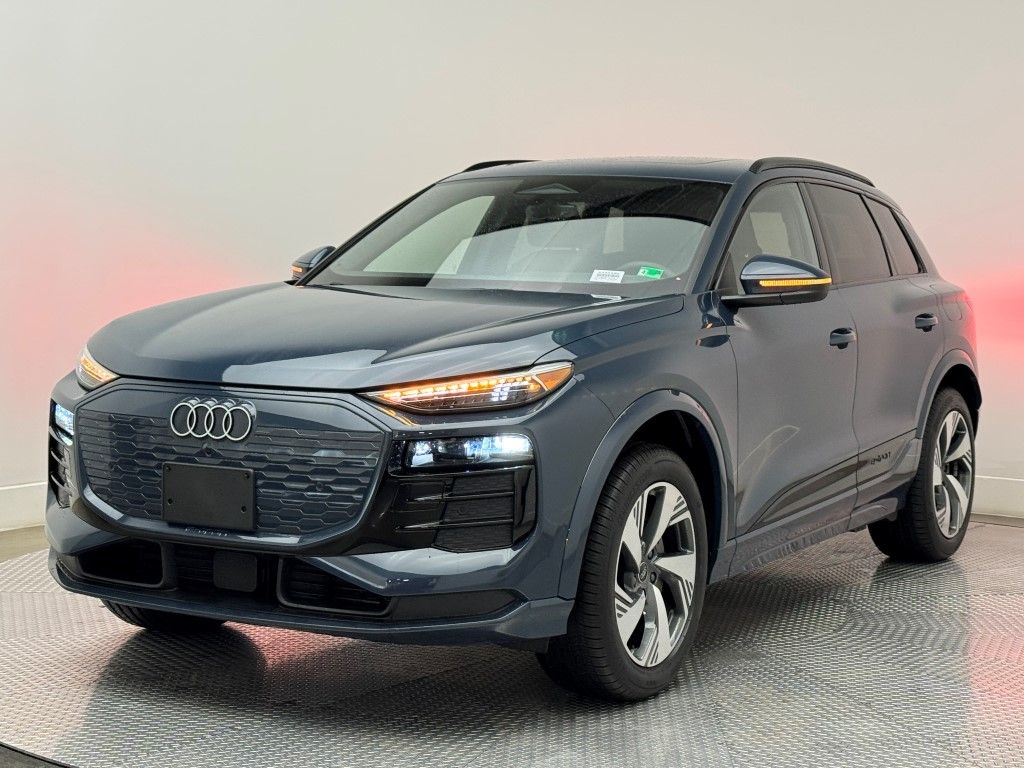 2025 Audi e-tron Premium 4