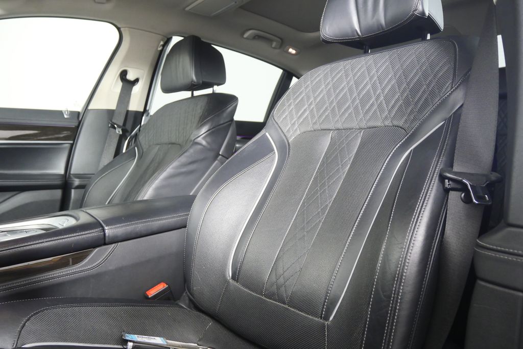 Thumbnail: 2022 BMW 7 Series - 10