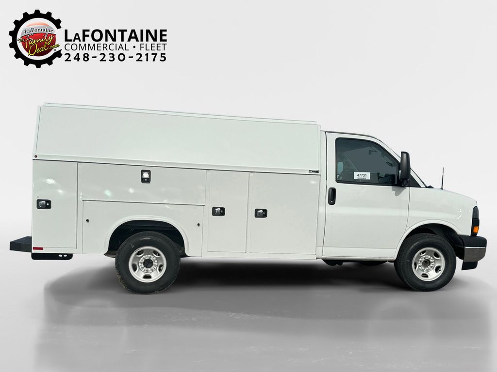 2024 GMC Savana 3500 Work Van 8