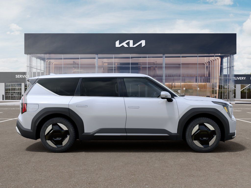New 2026 Glacial White Pearl Kia Light image 7