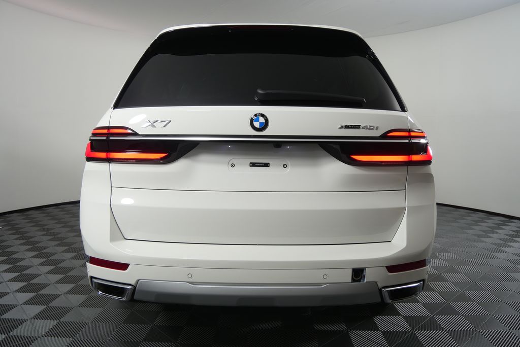 Thumbnail: 2026 BMW X7 - 4