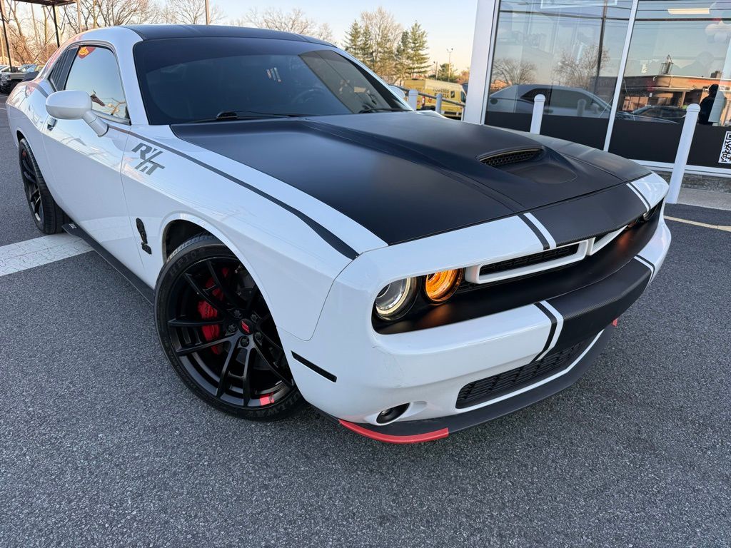 White Knuckle Clearcoat 2017 Dodge Challenger R/T Scat Pack RWD Coupe Rear-Wheel Drive 8-Speed Automatic