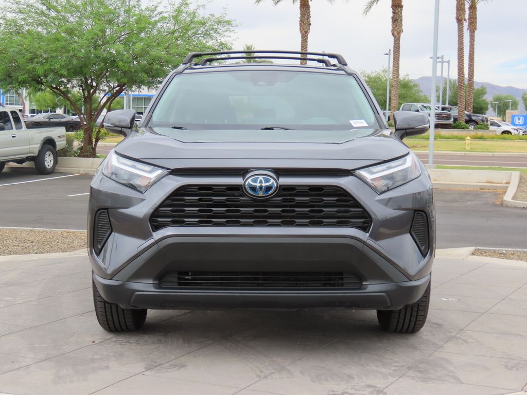 2022 Toyota RAV4 XLE 2