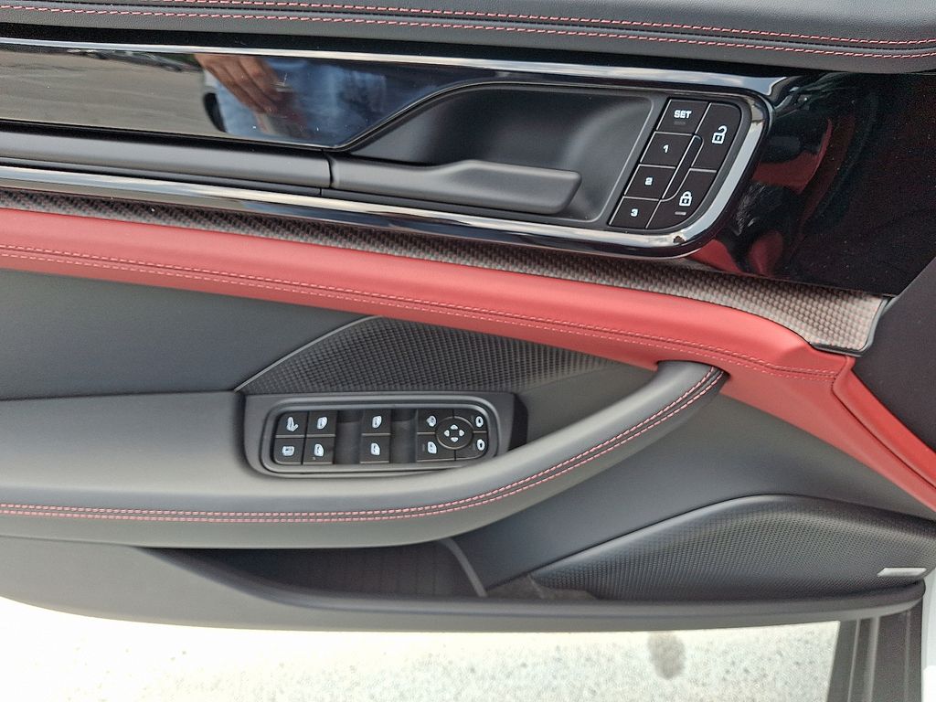Thumbnail: 2025 Porsche Panamera - 14