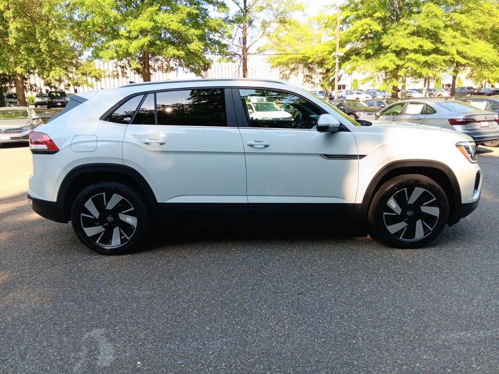 2024 Volkswagen Atlas Cross Sport 2.0T SE w/Technology 6