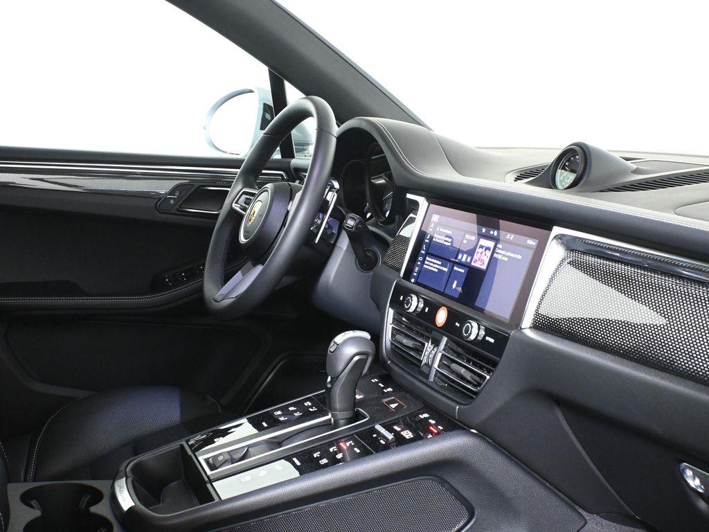 Thumbnail: 2026 Porsche Macan - 9