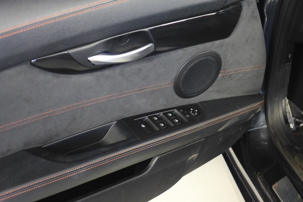 Thumbnail: 2014 BMW Z4 - 13