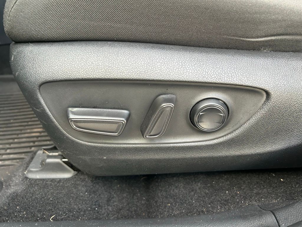 Thumbnail: 2023 Toyota RAV4 - 16