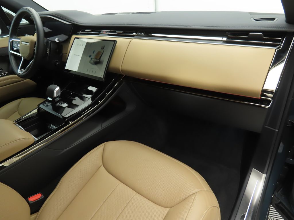 Thumbnail: 2025 Land Rover Range Rover Sport - 17