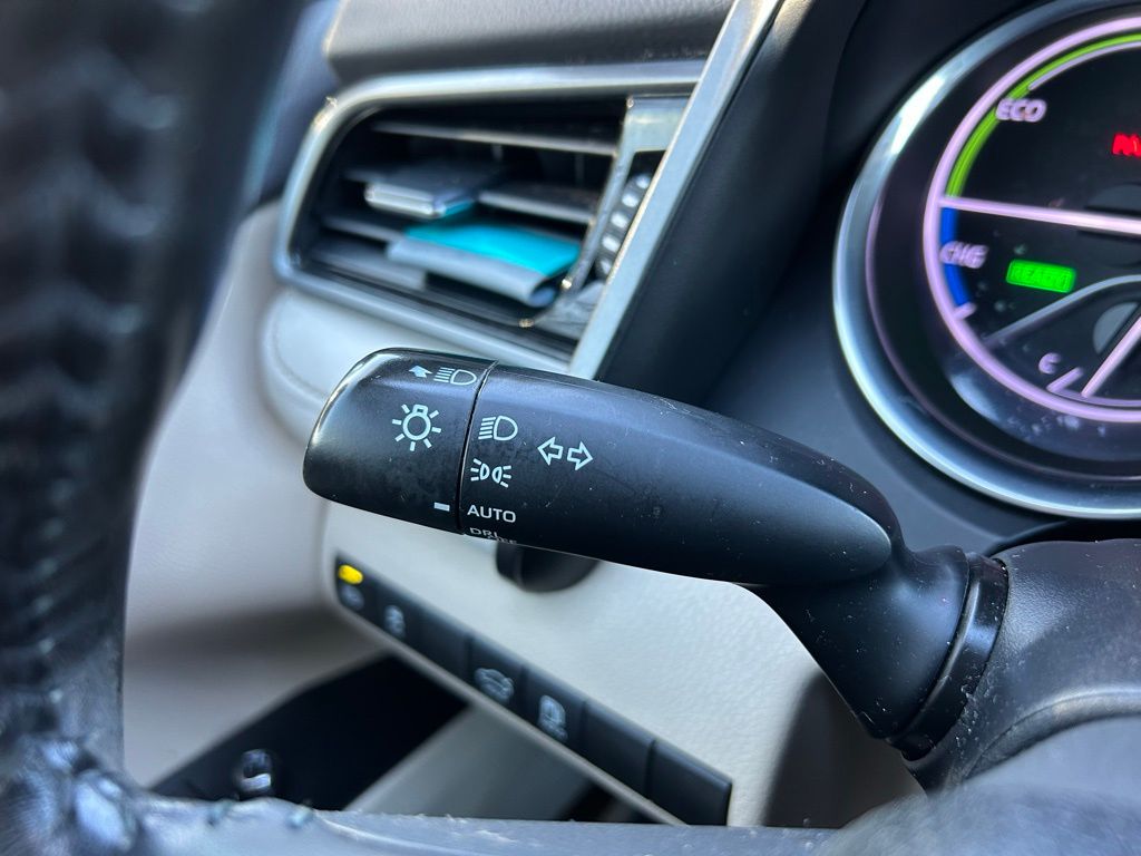 Thumbnail: 2020 Toyota Camry - 21